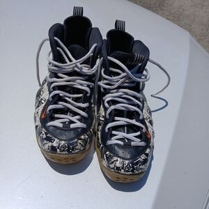 Nike Air Foamposite One Shattered Backboard Sneakers size 10.5, white with black